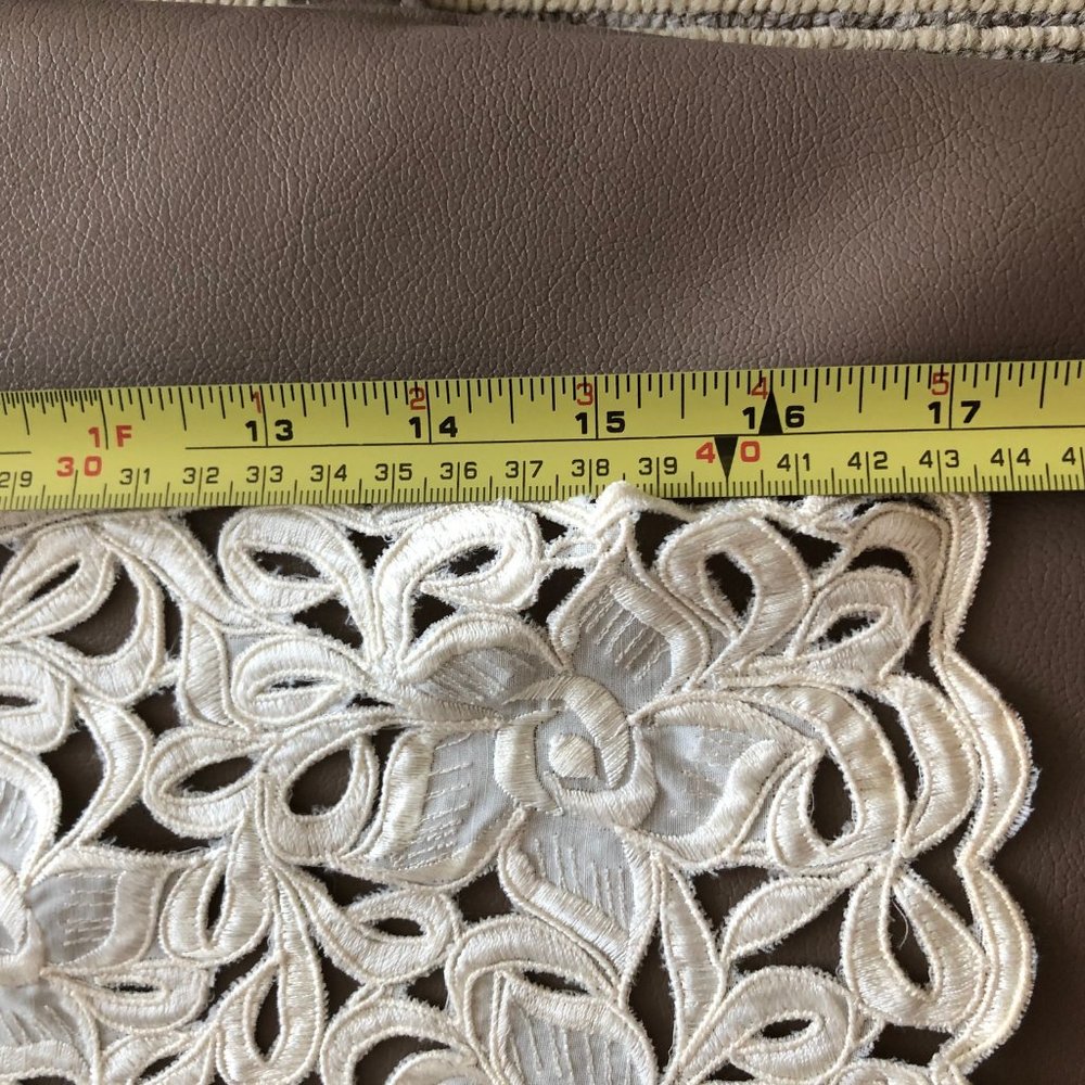 Table Runner - Picture 4 of 5